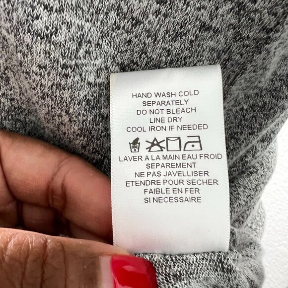 🟣🟣🟣 PLEIONE Women's Size Extra Small Gray Crew Neck Cold Shoulder Sweater - Picture 7 of 8